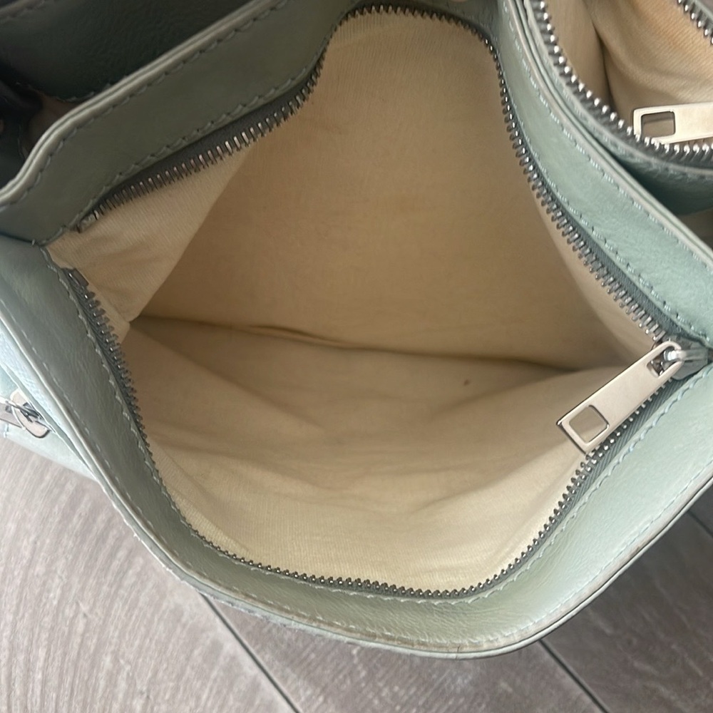 Marc Jacobs Mint Green Leather Shoulder Bag with Gold Hardware - Picture 9 of 10